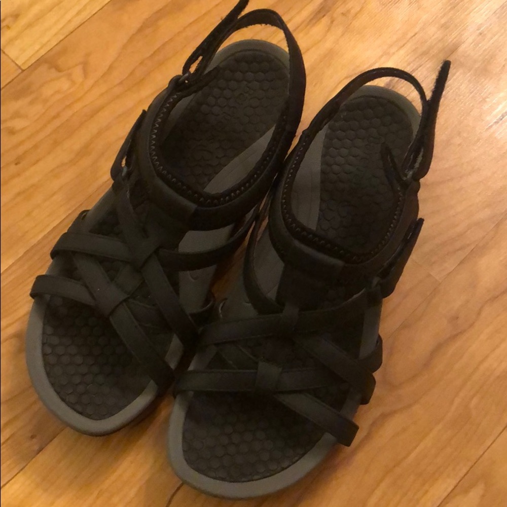 Bare traps sandals with Velcro closure size 9
